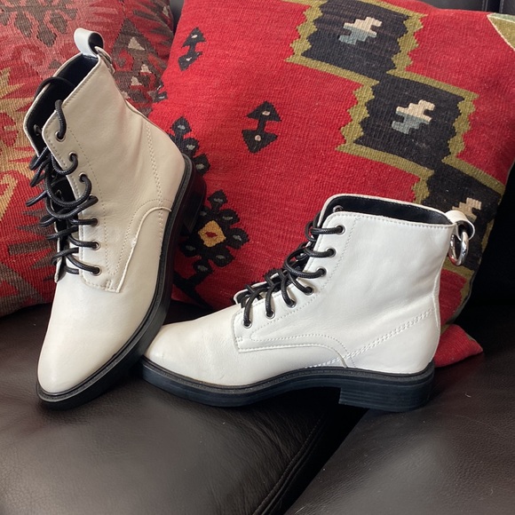 White leather DOLCE VITA BORAT booties NEW….So Gorgeous & Fun! 🔆8.5 - Picture 6 of 14